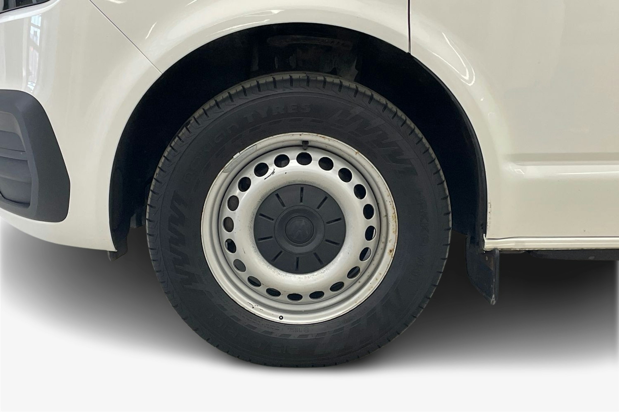 valkoinen Volkswagen Transporter 2020 kuva 11.