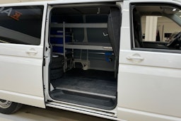 valkoinen Volkswagen Transporter 2020 kuva 13.