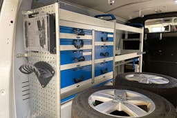 valkoinen Volkswagen Transporter 2020 kuva 16.