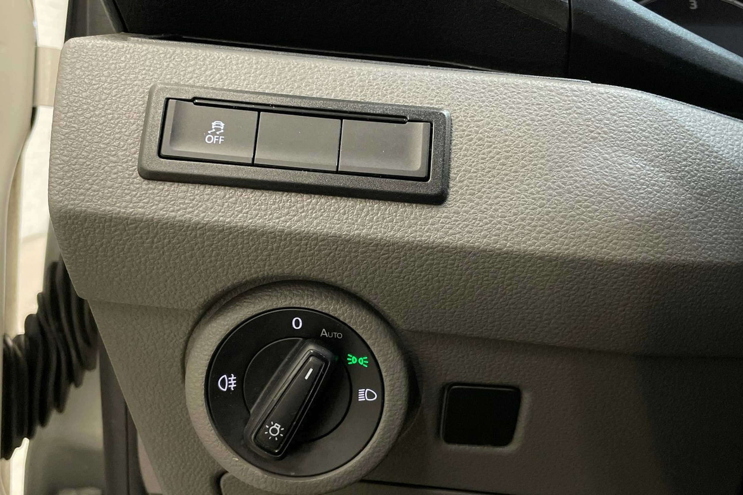 valkoinen Volkswagen Transporter 2020 kuva 17.