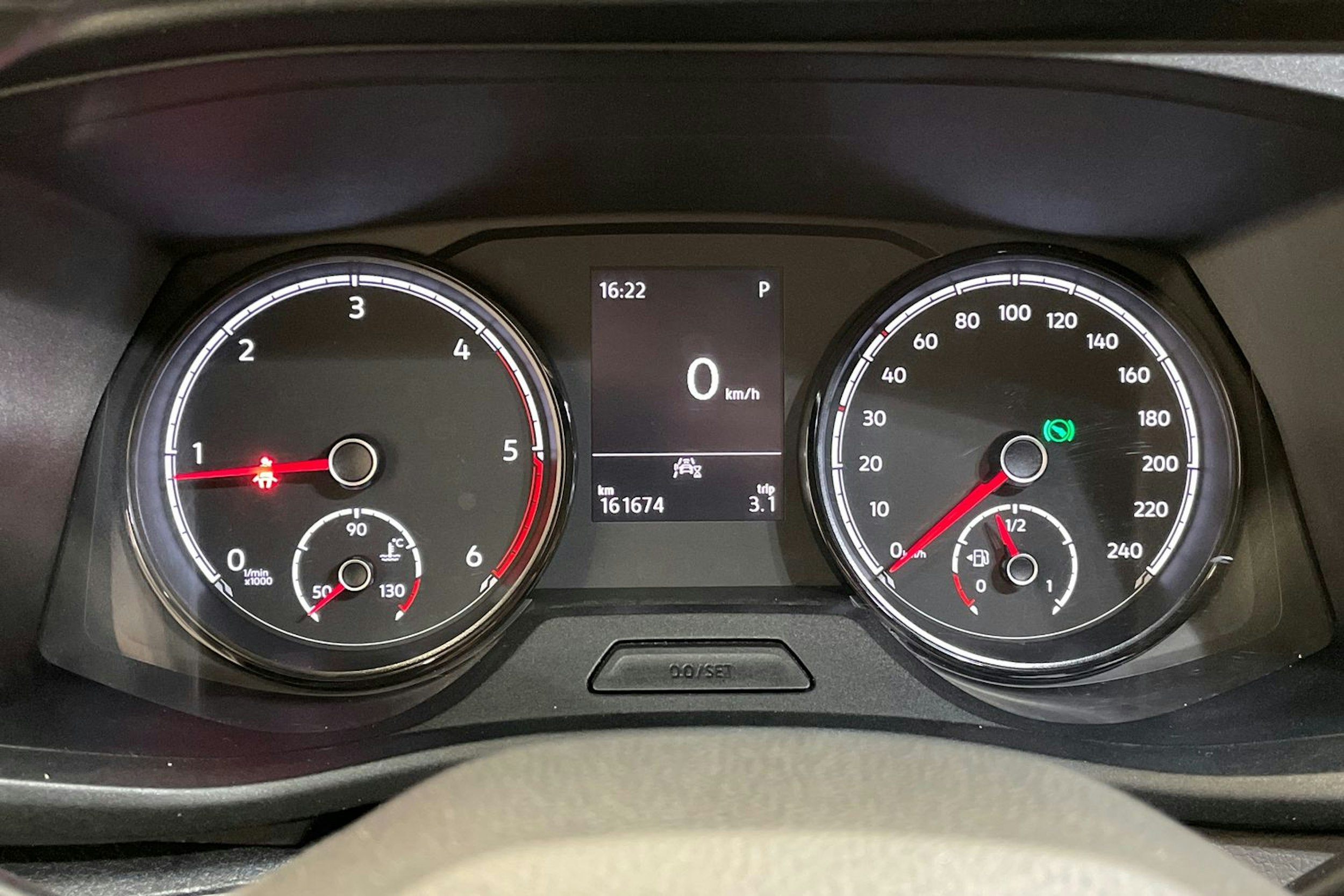 valkoinen Volkswagen Transporter 2020 kuva 18.