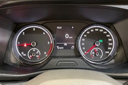valkoinen Volkswagen Transporter 2020 kuva 18.