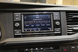 valkoinen Volkswagen Transporter 2020 kuva 19.