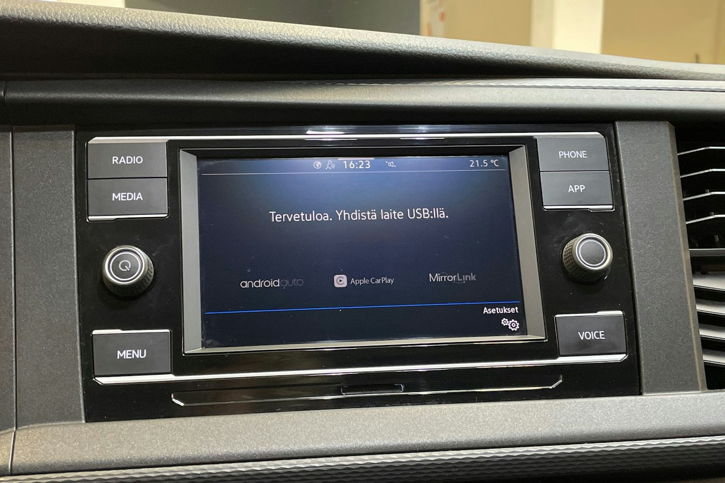 valkoinen Volkswagen Transporter 2020 kuva 25.