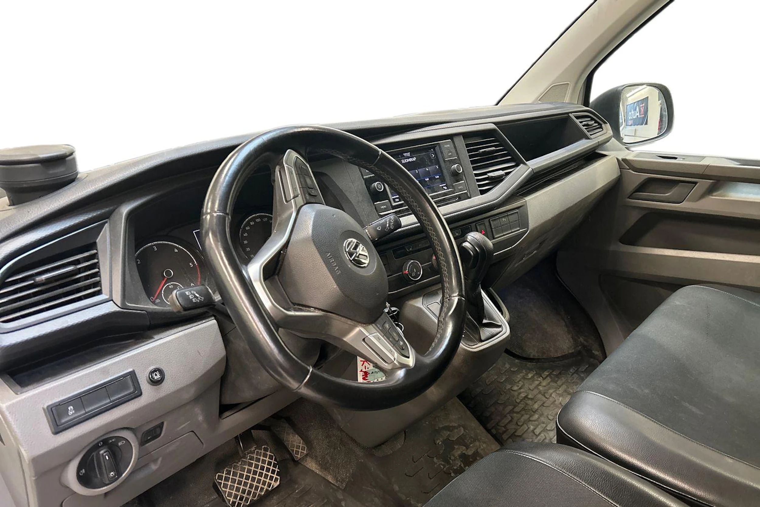 valkoinen Volkswagen Transporter 2020 kuva 3.