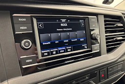 valkoinen Volkswagen Transporter 2020 kuva 11.