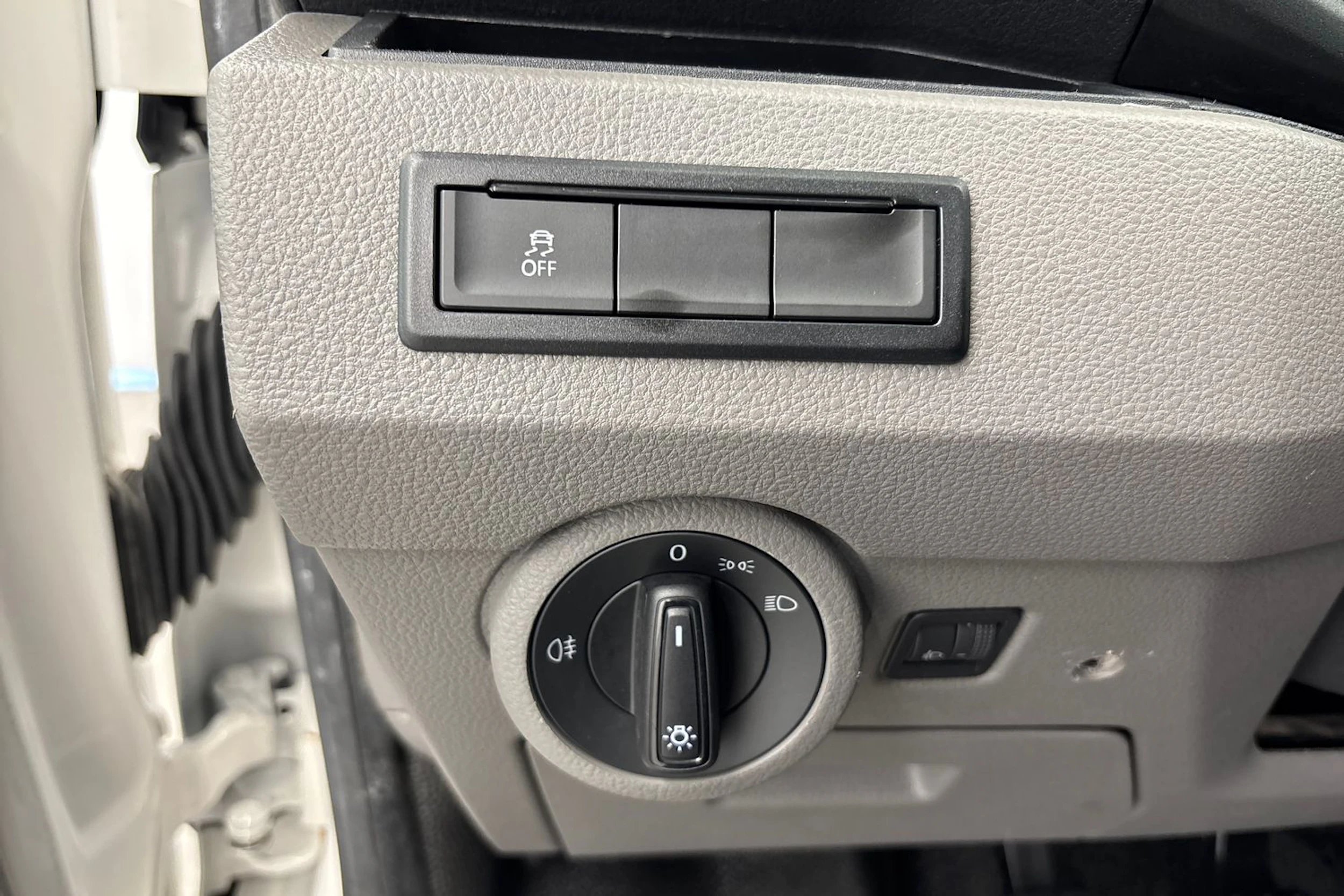 valkoinen Volkswagen Transporter 2020 kuva 14.