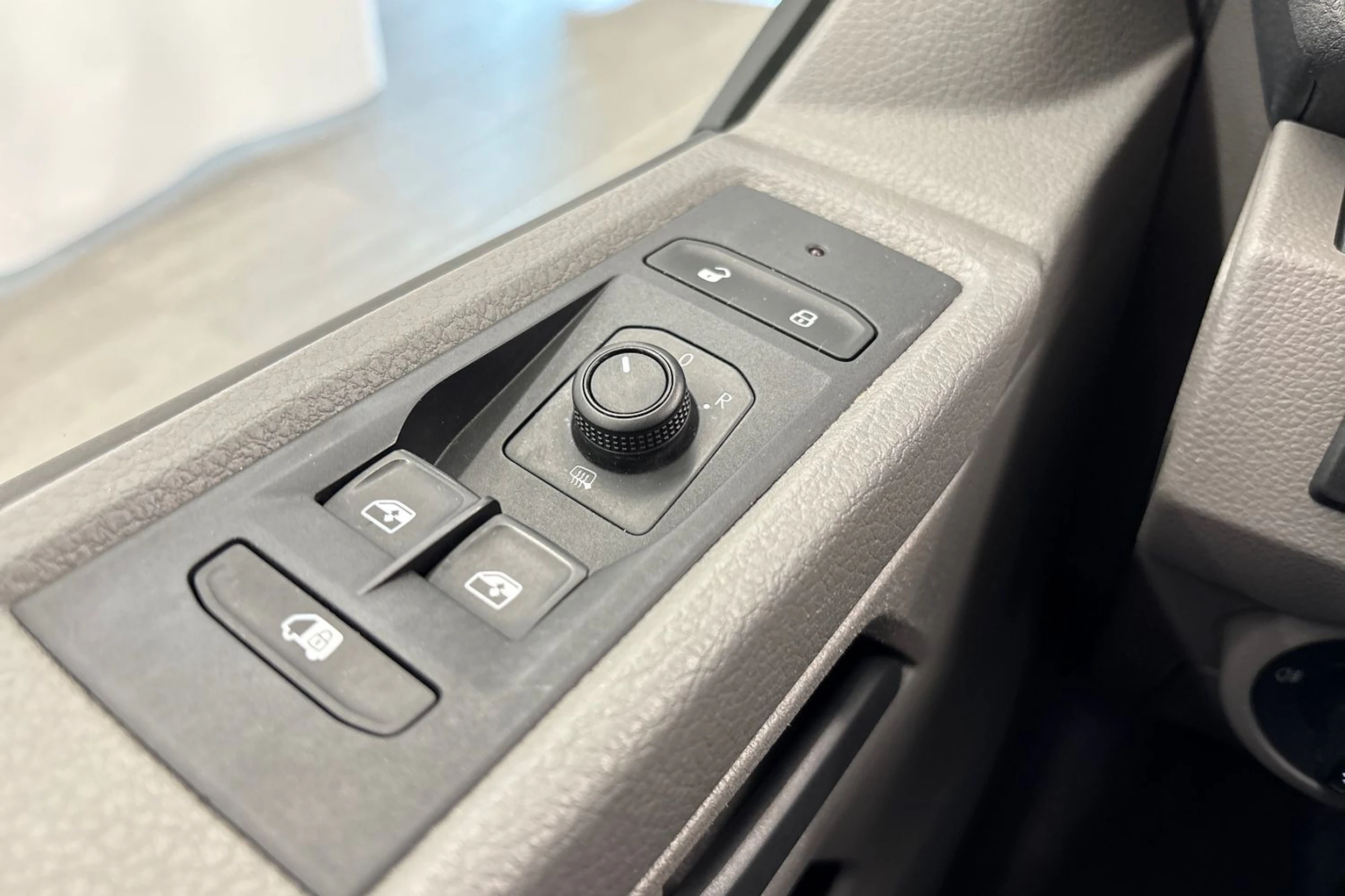 valkoinen Volkswagen Transporter 2020 kuva 15.
