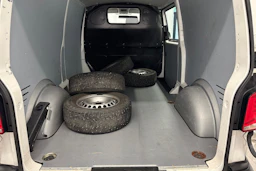 valkoinen Volkswagen Transporter 2020 kuva 19.