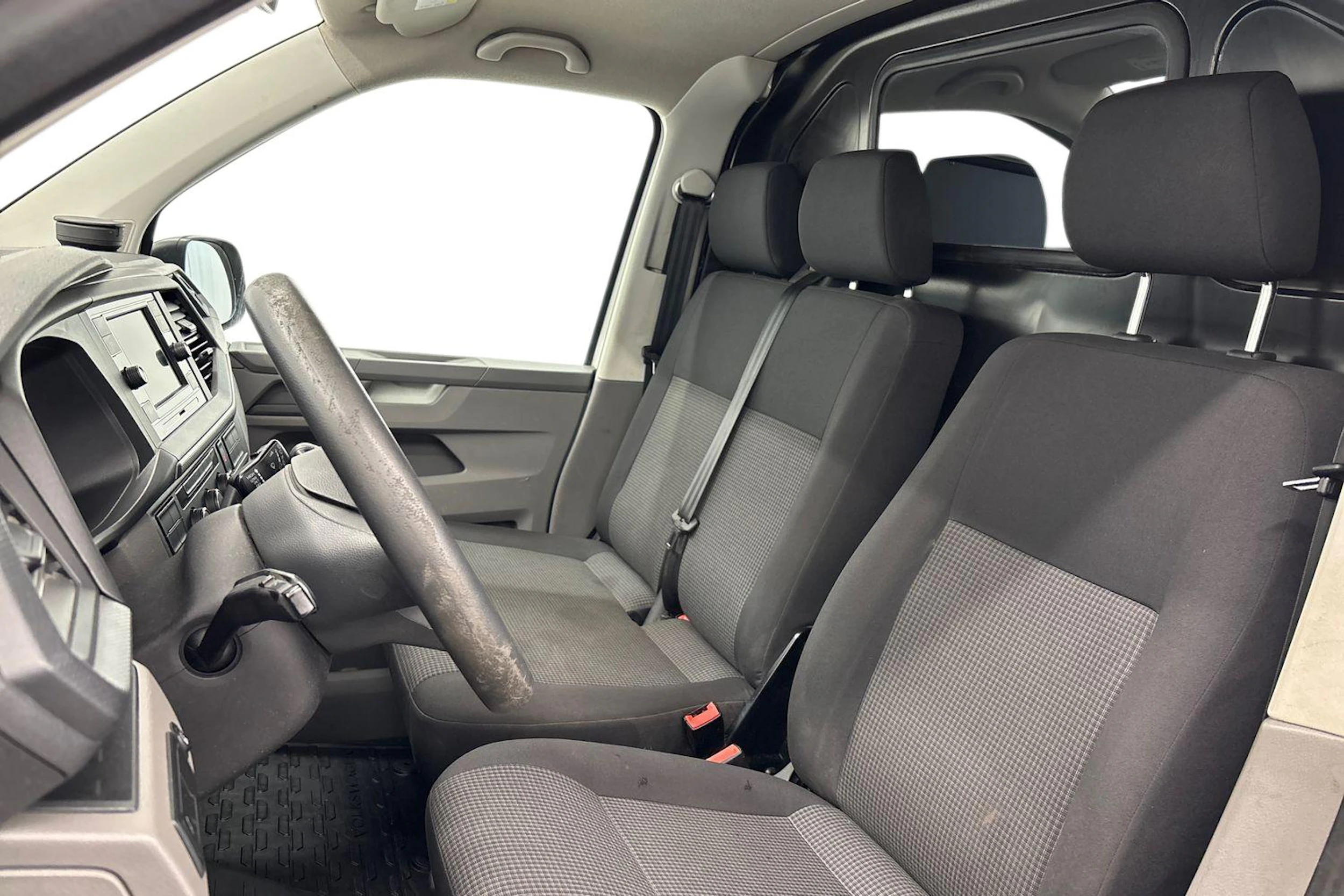 valkoinen Volkswagen Transporter 2020 kuva 11.