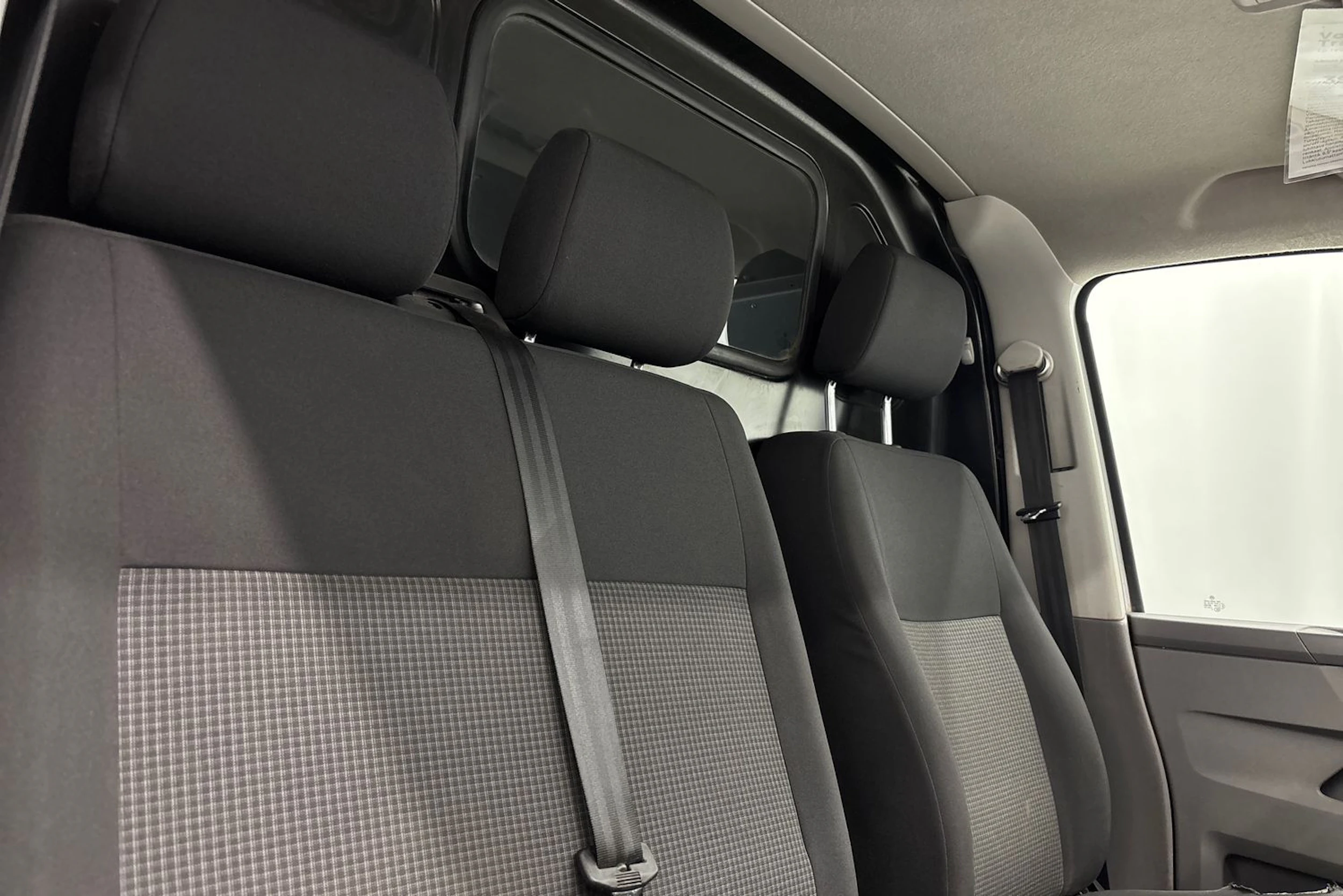 valkoinen Volkswagen Transporter 2020 kuva 22.