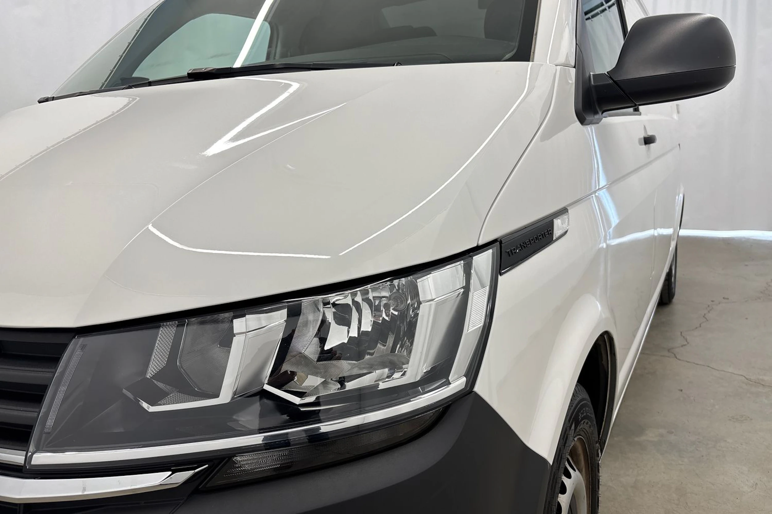 valkoinen Volkswagen Transporter 2020 kuva 27.