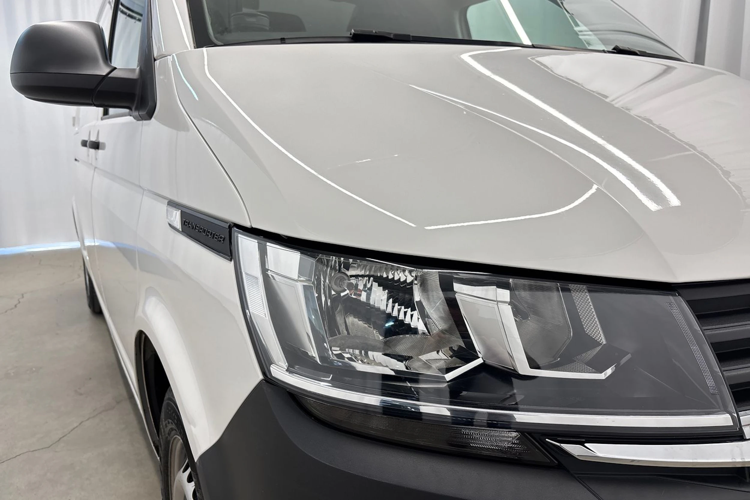 valkoinen Volkswagen Transporter 2020 kuva 28.
