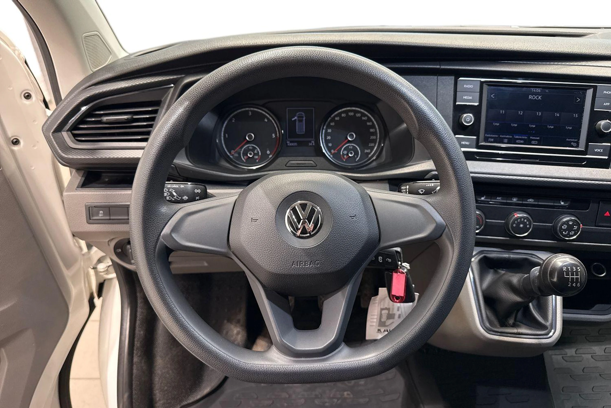 valkoinen Volkswagen Transporter 2020 kuva 9.