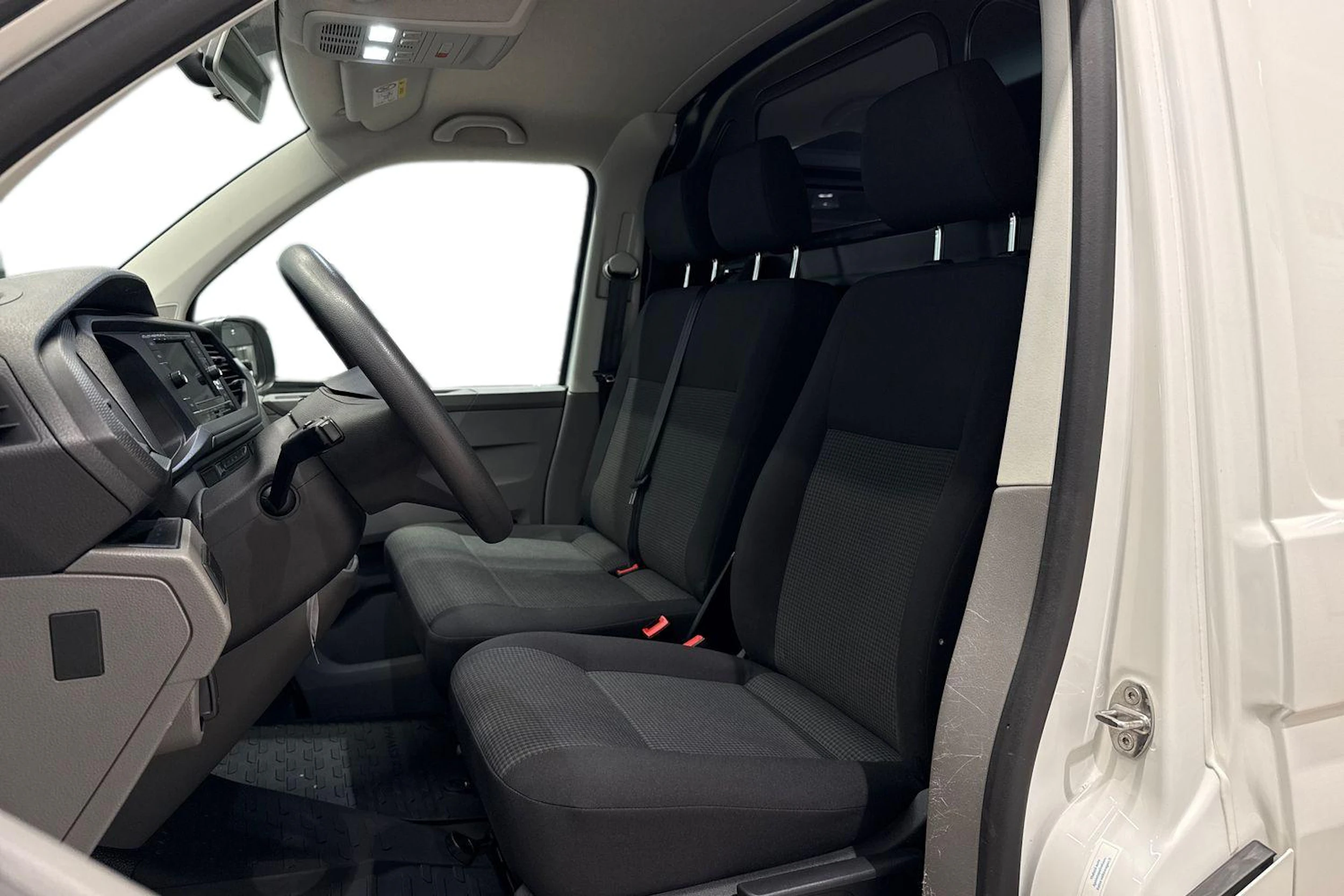 valkoinen Volkswagen Transporter 2020 kuva 11.