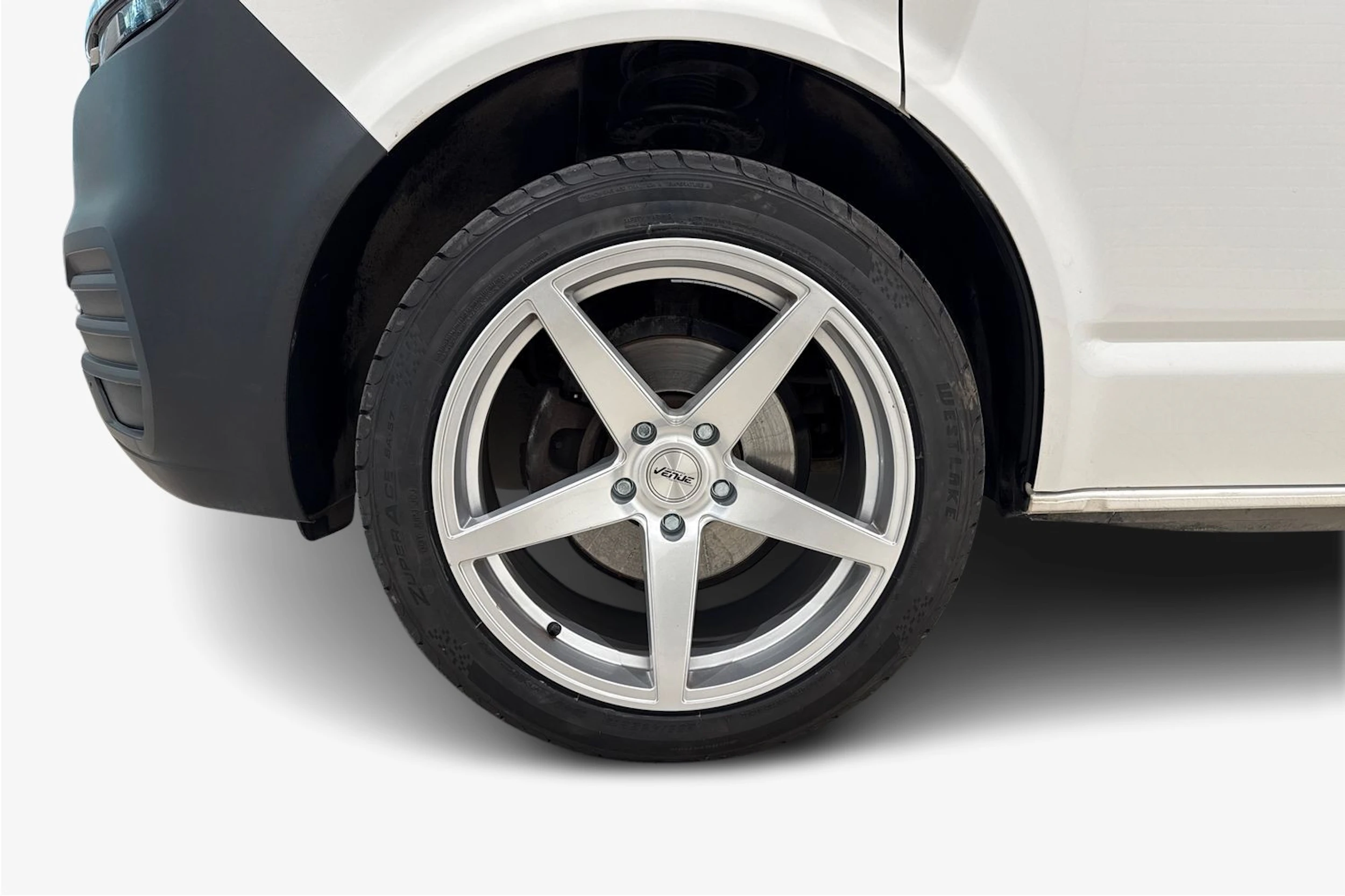 valkoinen Volkswagen Transporter 2020 kuva 12.