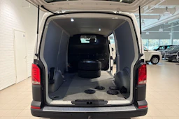 valkoinen Volkswagen Transporter 2020 kuva 15.