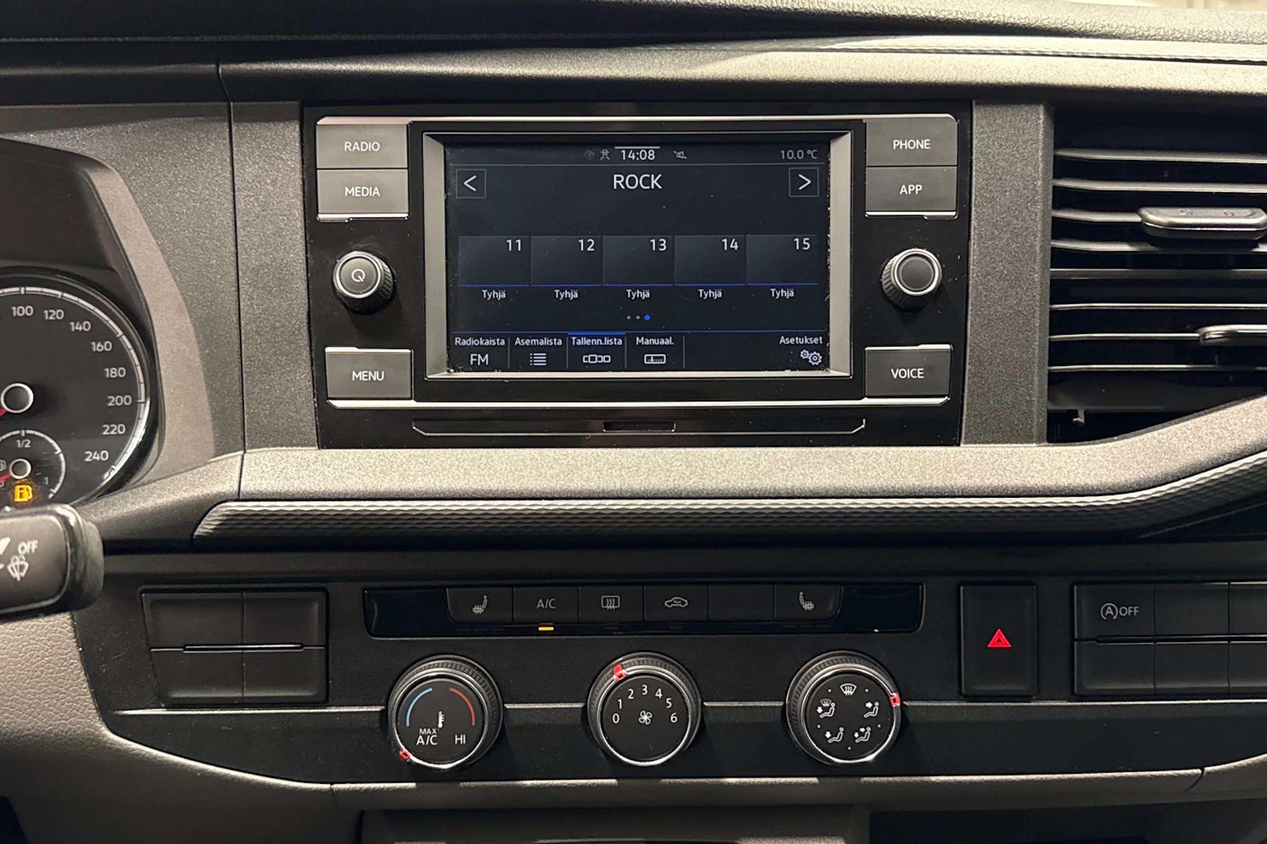 valkoinen Volkswagen Transporter 2020 kuva 20.