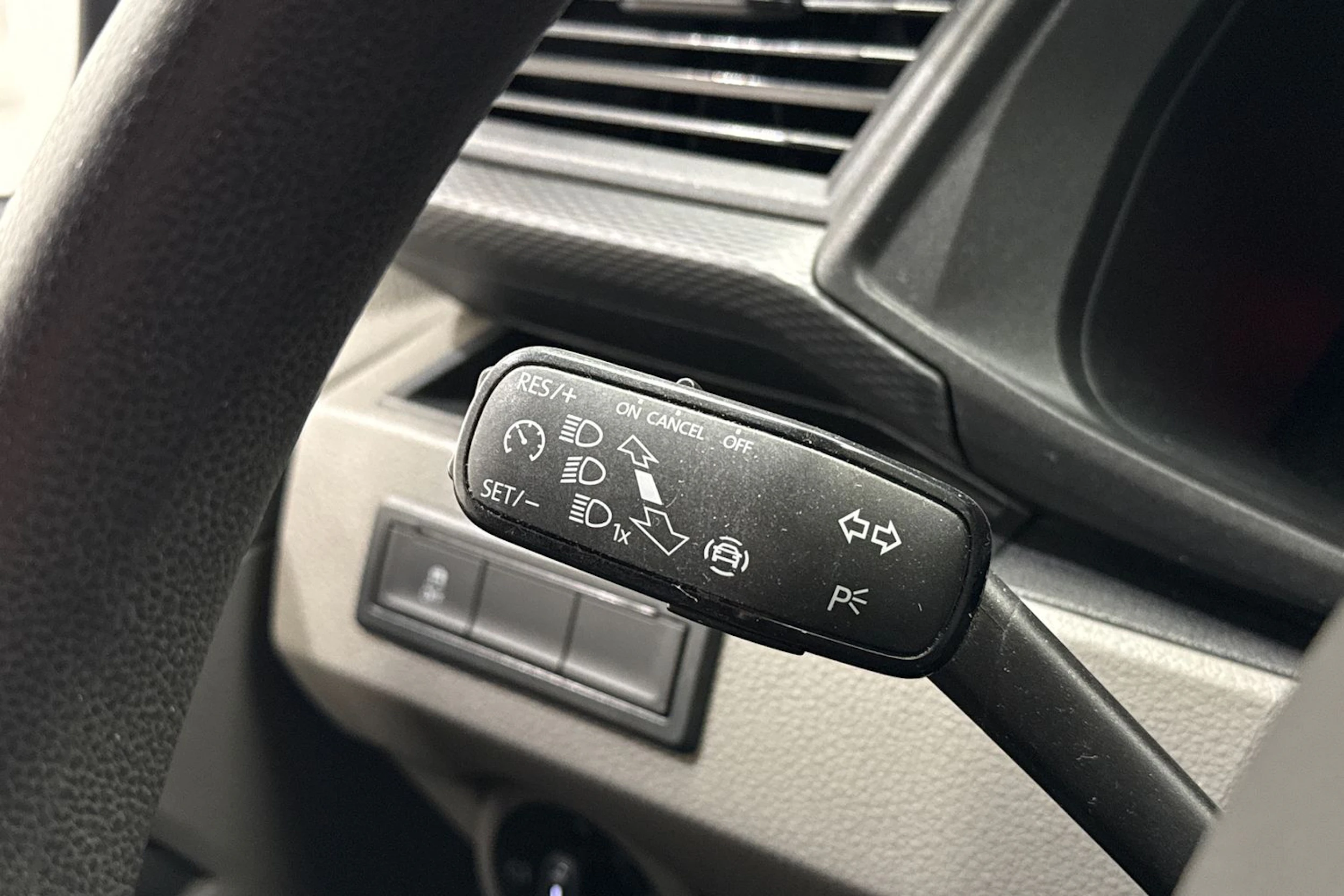 valkoinen Volkswagen Transporter 2020 kuva 24.
