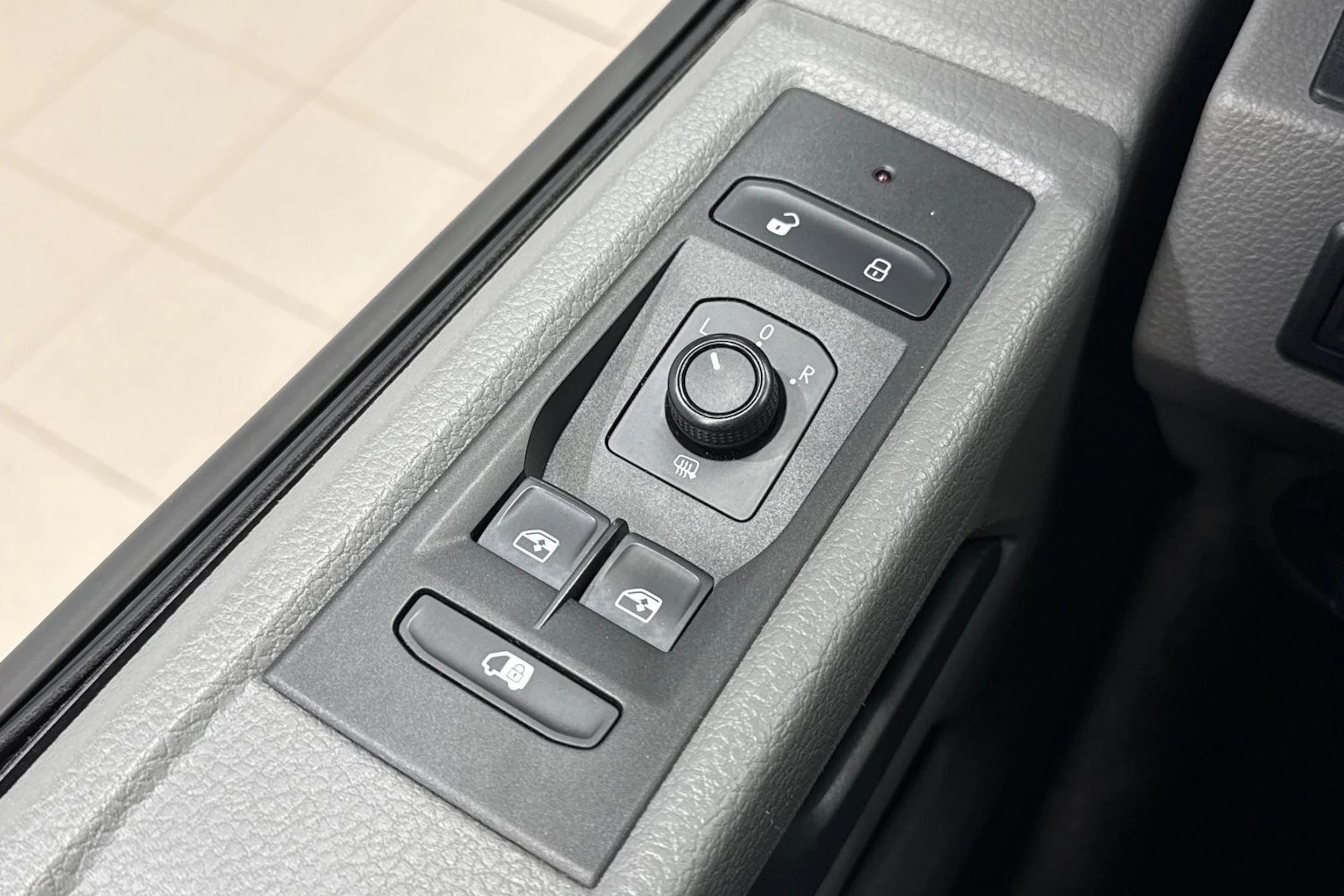 valkoinen Volkswagen Transporter 2020 kuva 25.