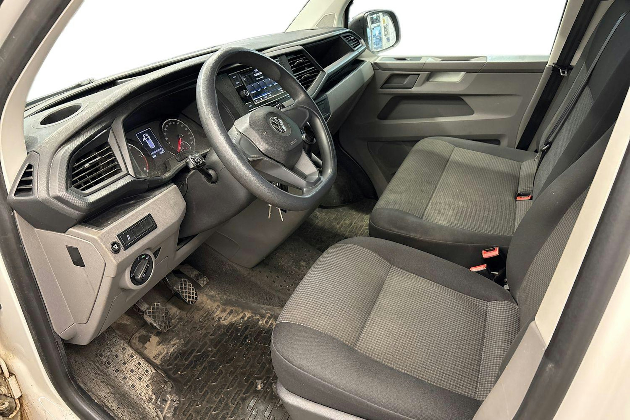 valkoinen Volkswagen Transporter 2020 kuva 3.