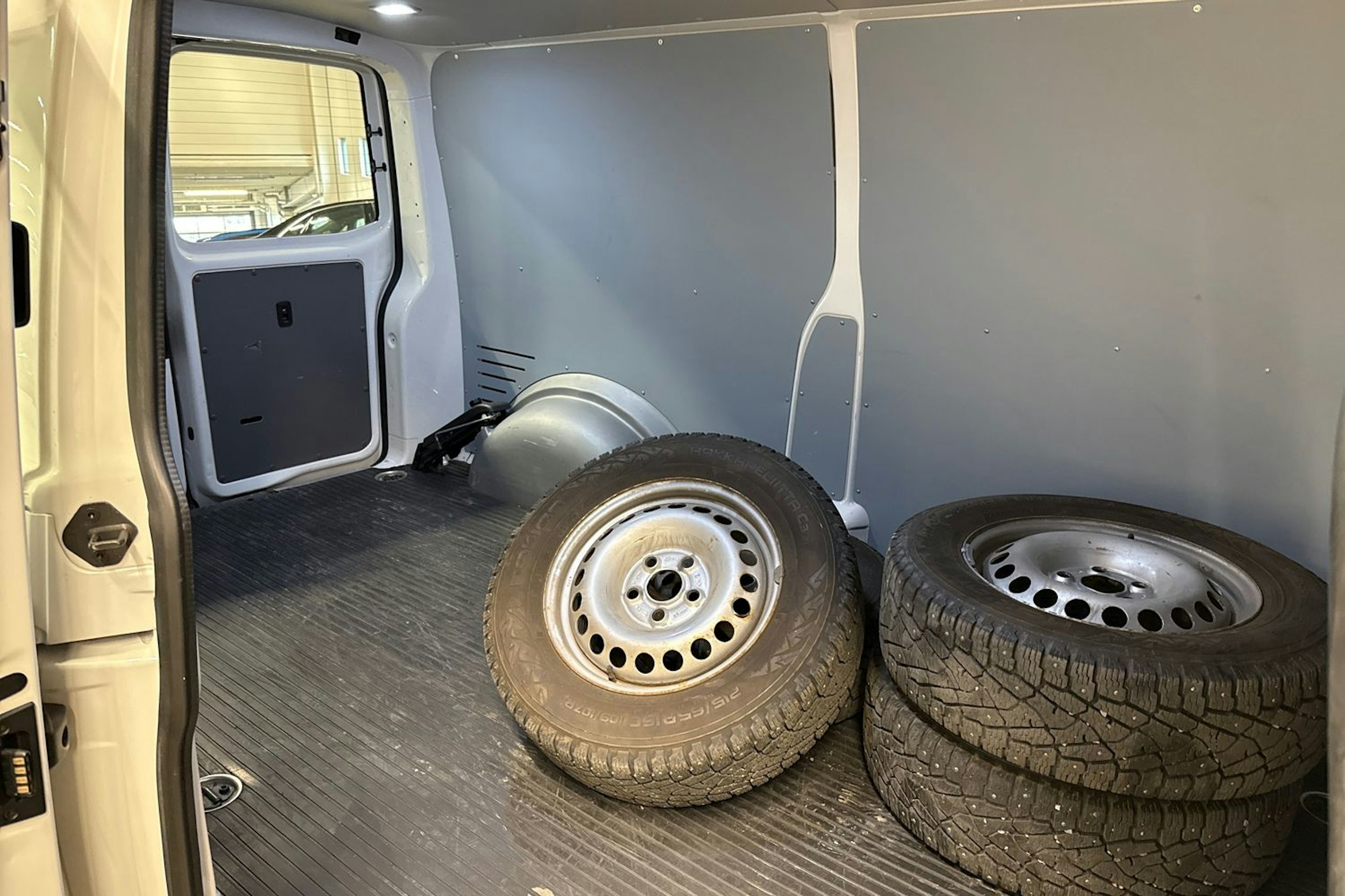 Valkoinen Volkswagen TRANSPORTER 2020 kuva 13.