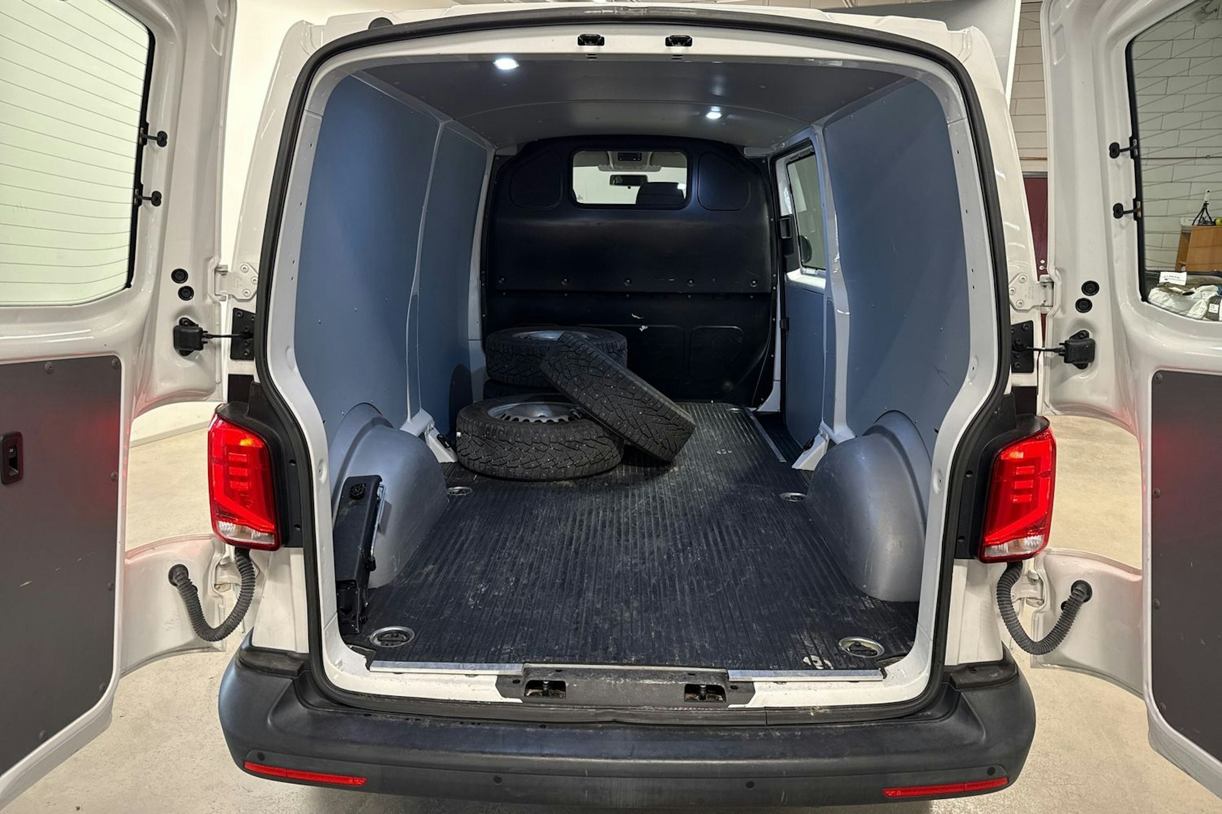 Valkoinen Volkswagen TRANSPORTER 2020 kuva 14.