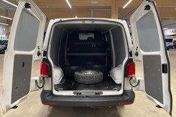 valkoinen Volkswagen Transporter 2020 kuva 15.