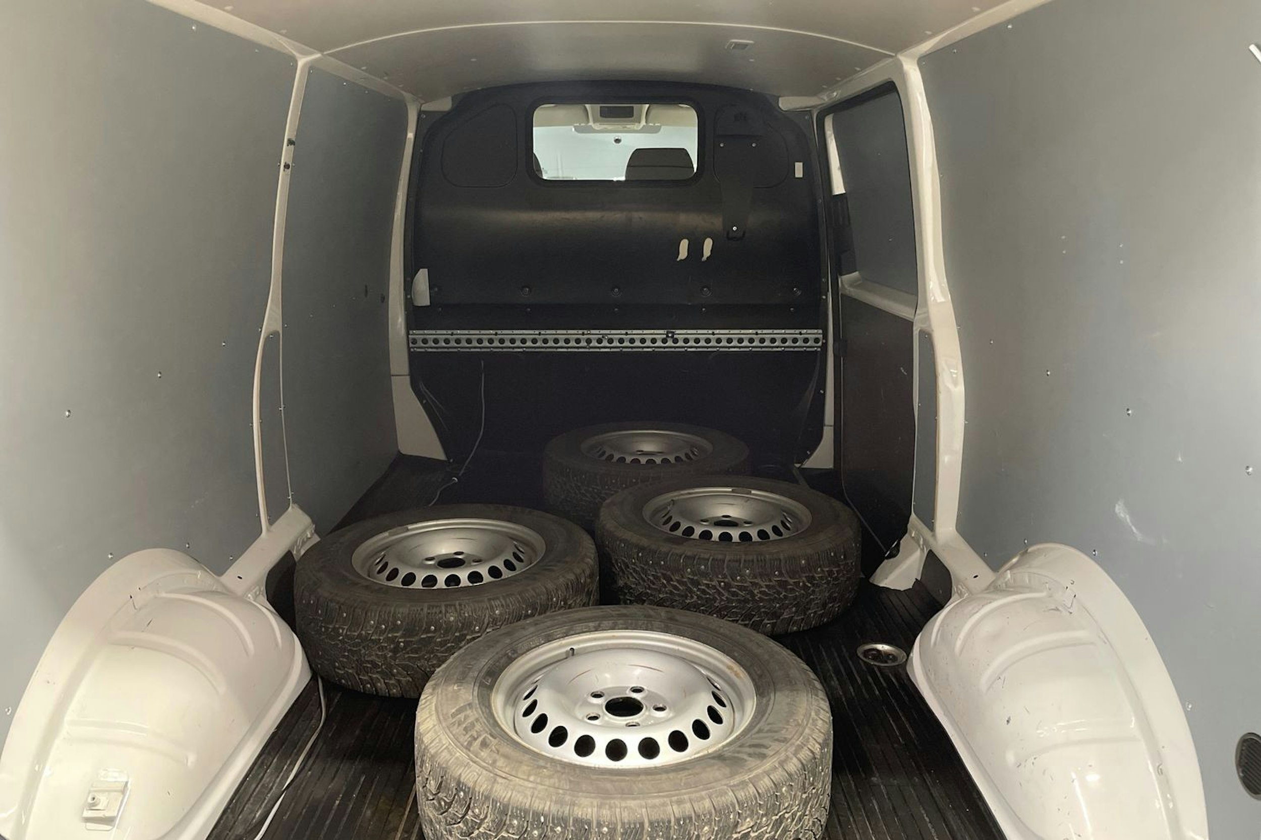 valkoinen Volkswagen Transporter 2020 kuva 17.
