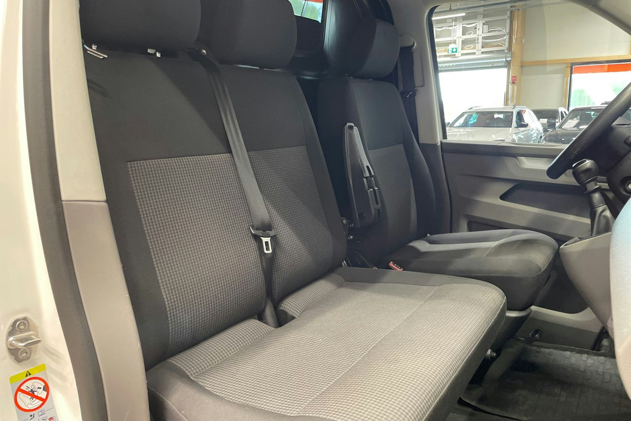 valkoinen Volkswagen Transporter 2020 kuva 21.