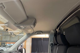 valkoinen Volkswagen Transporter 2020 kuva 23.