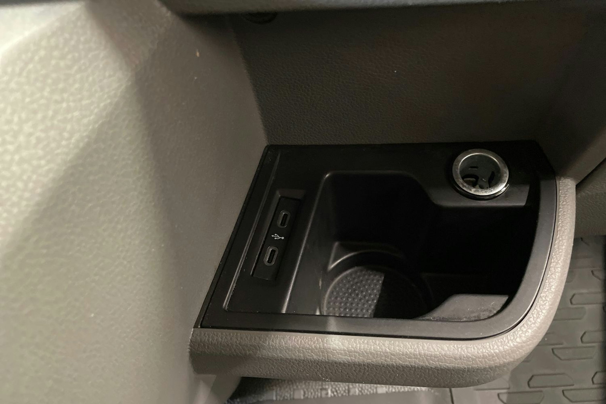 valkoinen Volkswagen Transporter 2020 kuva 27.