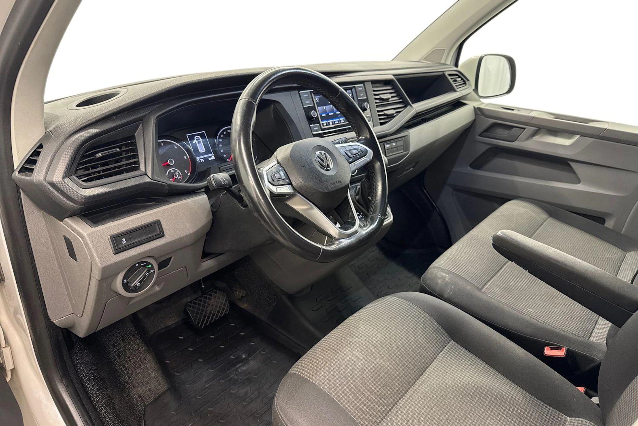 valkoinen Volkswagen Transporter 2020 kuva 6.