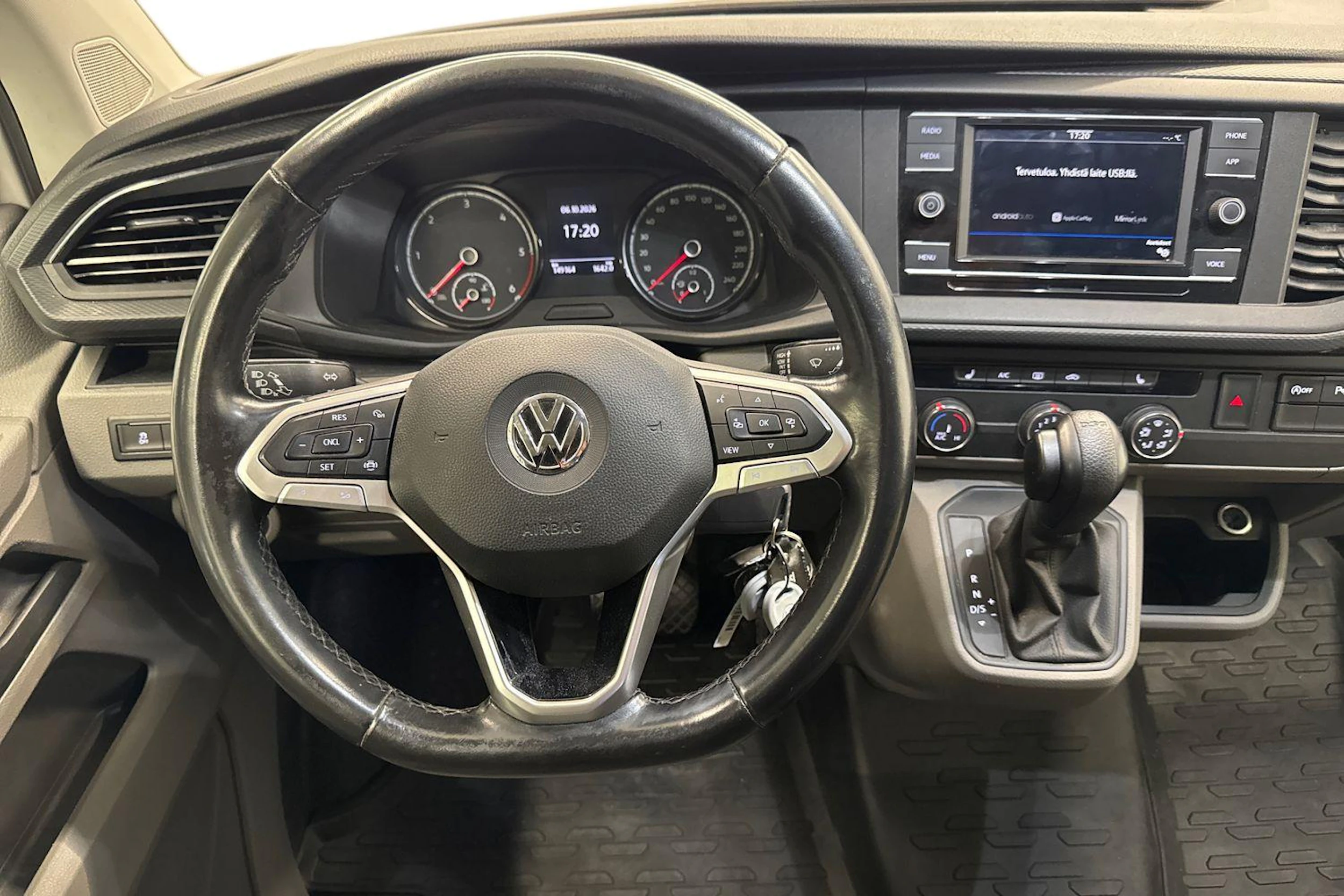 valkoinen Volkswagen Transporter 2020 kuva 7.