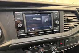 valkoinen Volkswagen Transporter 2020 kuva 10.