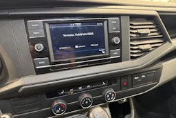 valkoinen Volkswagen Transporter 2020 kuva 11.