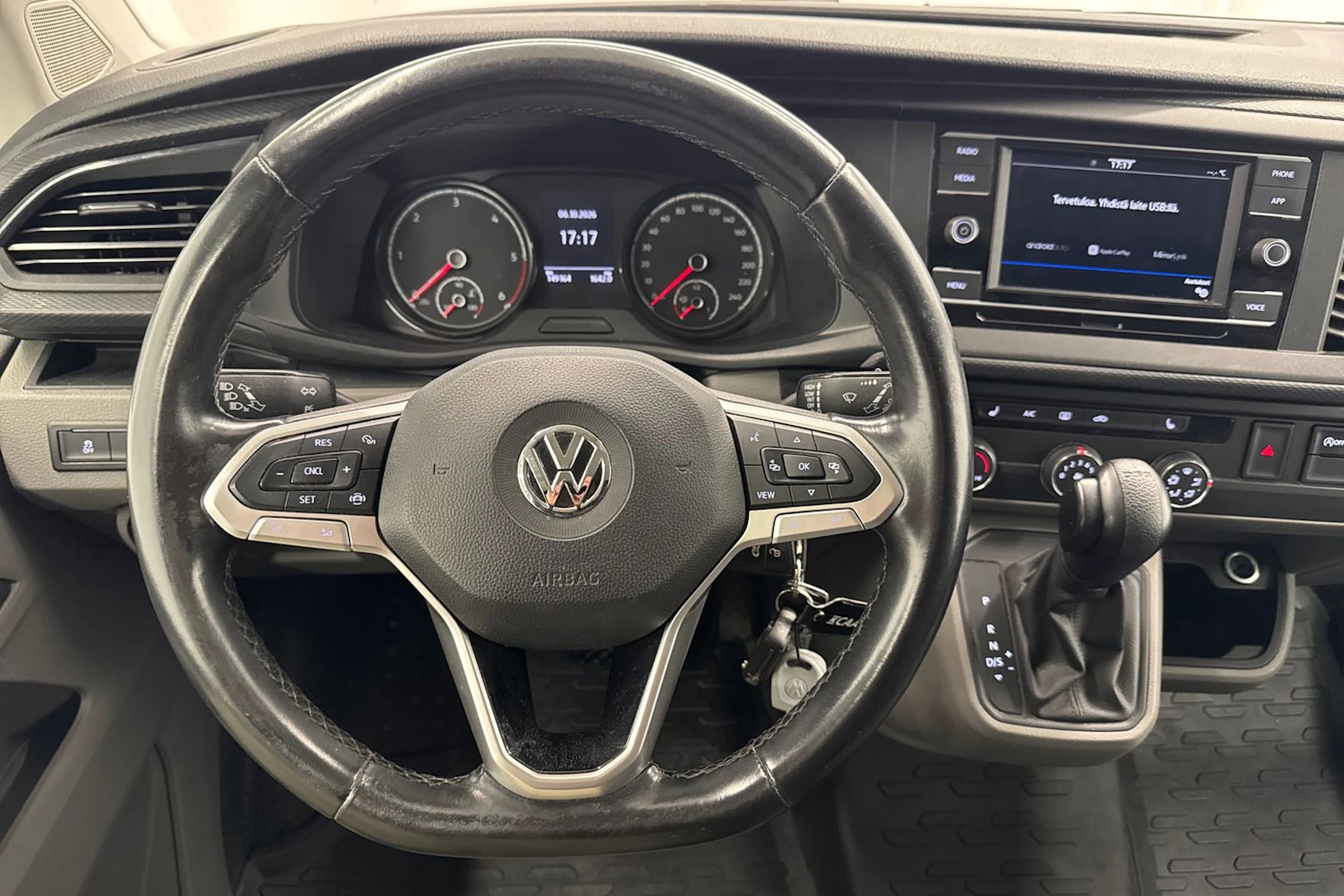 valkoinen Volkswagen Transporter 2020 kuva 13.