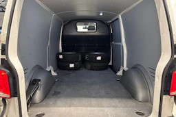 valkoinen Volkswagen Transporter 2020 kuva 14.