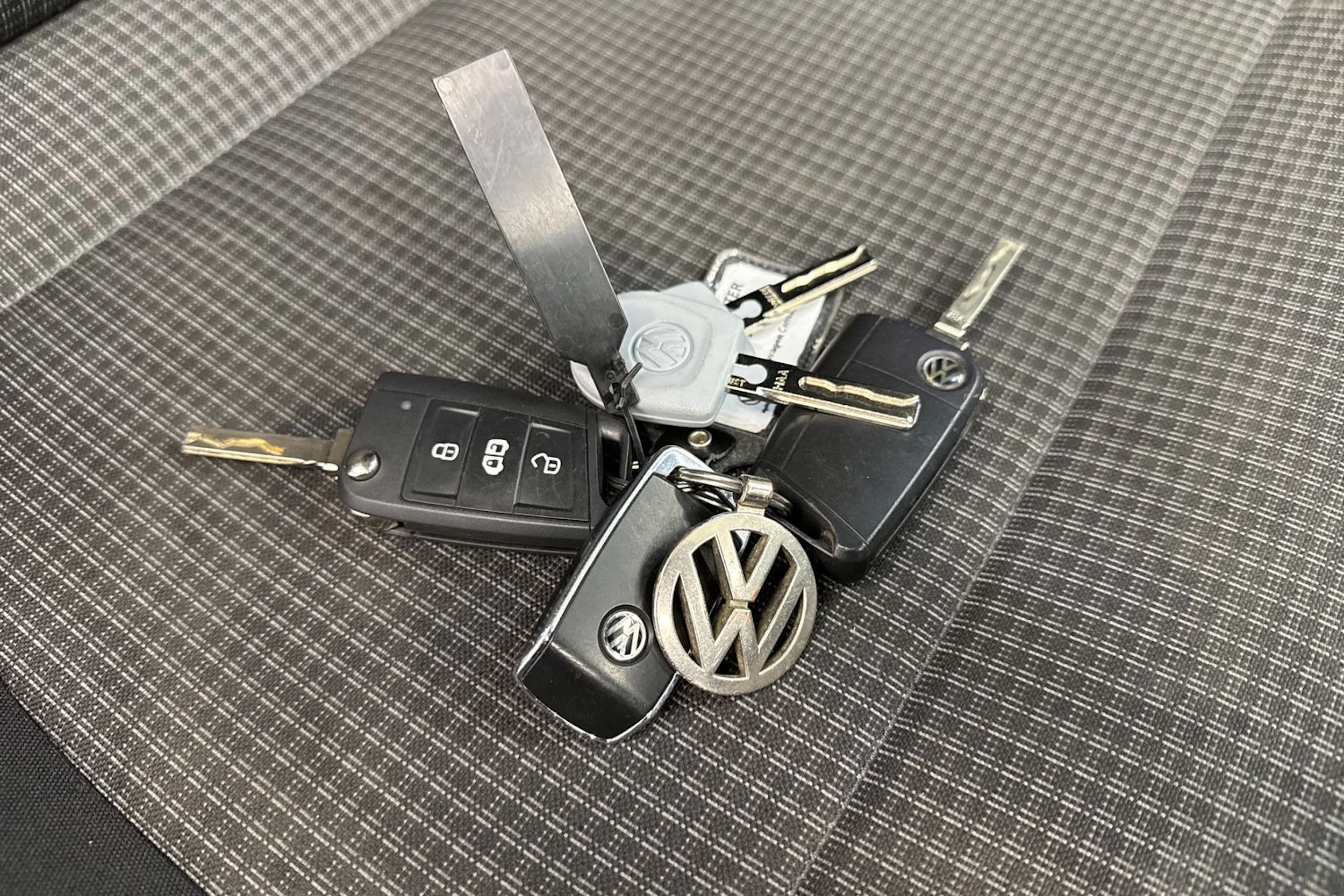 valkoinen Volkswagen Transporter 2020 kuva 17.