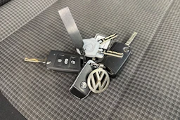 valkoinen Volkswagen Transporter 2020 kuva 17.