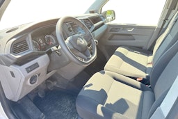valkoinen Volkswagen Transporter 2020 kuva 3.
