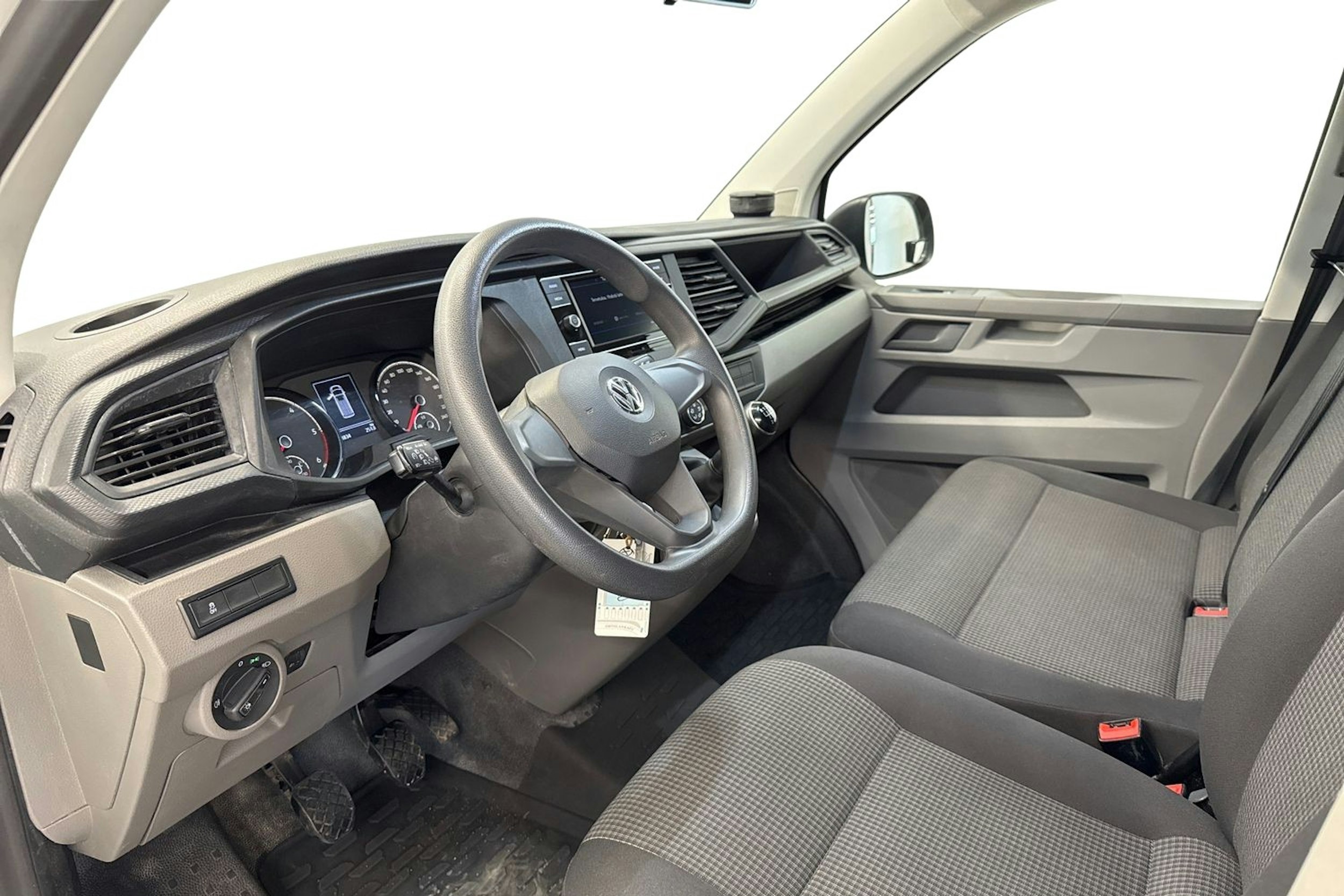 valkoinen Volkswagen Transporter 2020 kuva 7.