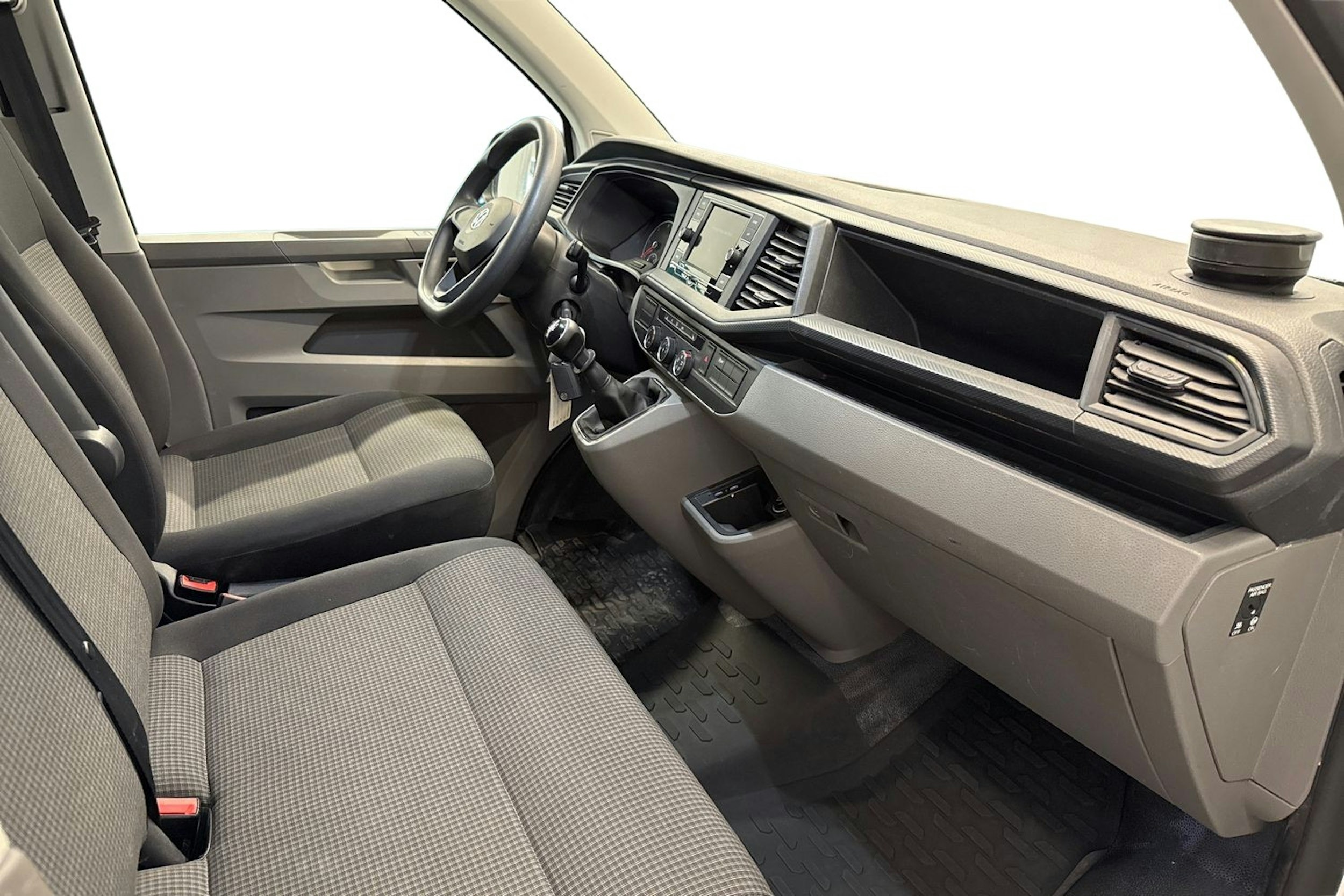 valkoinen Volkswagen Transporter 2020 kuva 9.