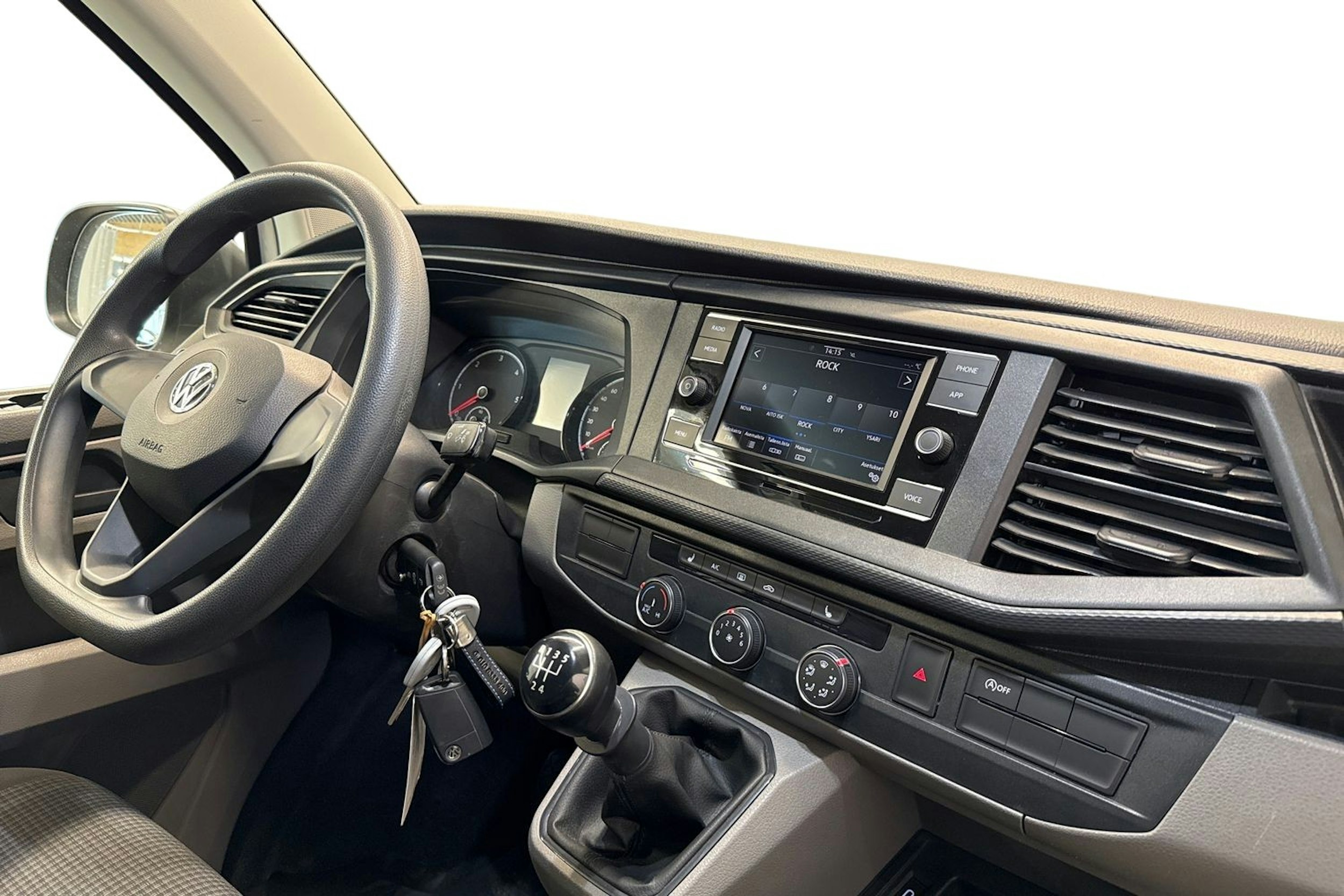 valkoinen Volkswagen Transporter 2020 kuva 10.