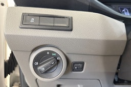 valkoinen Volkswagen Transporter 2020 kuva 15.