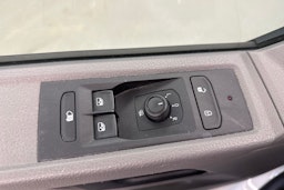 valkoinen Volkswagen Transporter 2020 kuva 16.