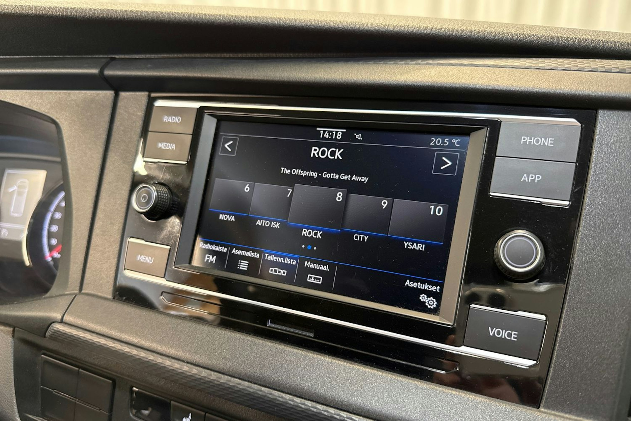 valkoinen Volkswagen Transporter 2020 kuva 17.