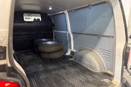 valkoinen Volkswagen Transporter 2020 kuva 23.