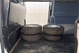 valkoinen Volkswagen Transporter 2020 kuva 26.