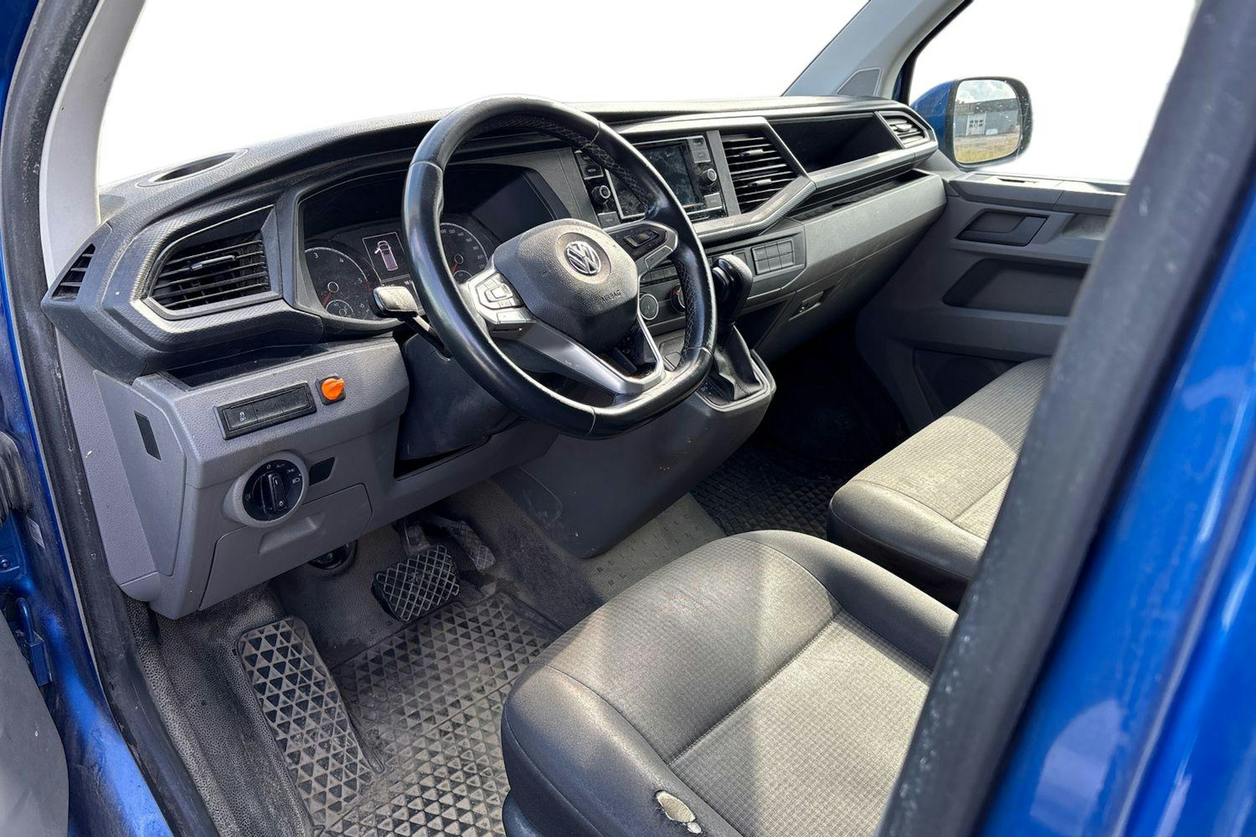 Sininen Volkswagen TRANSPORTER 2020 kuva 3.